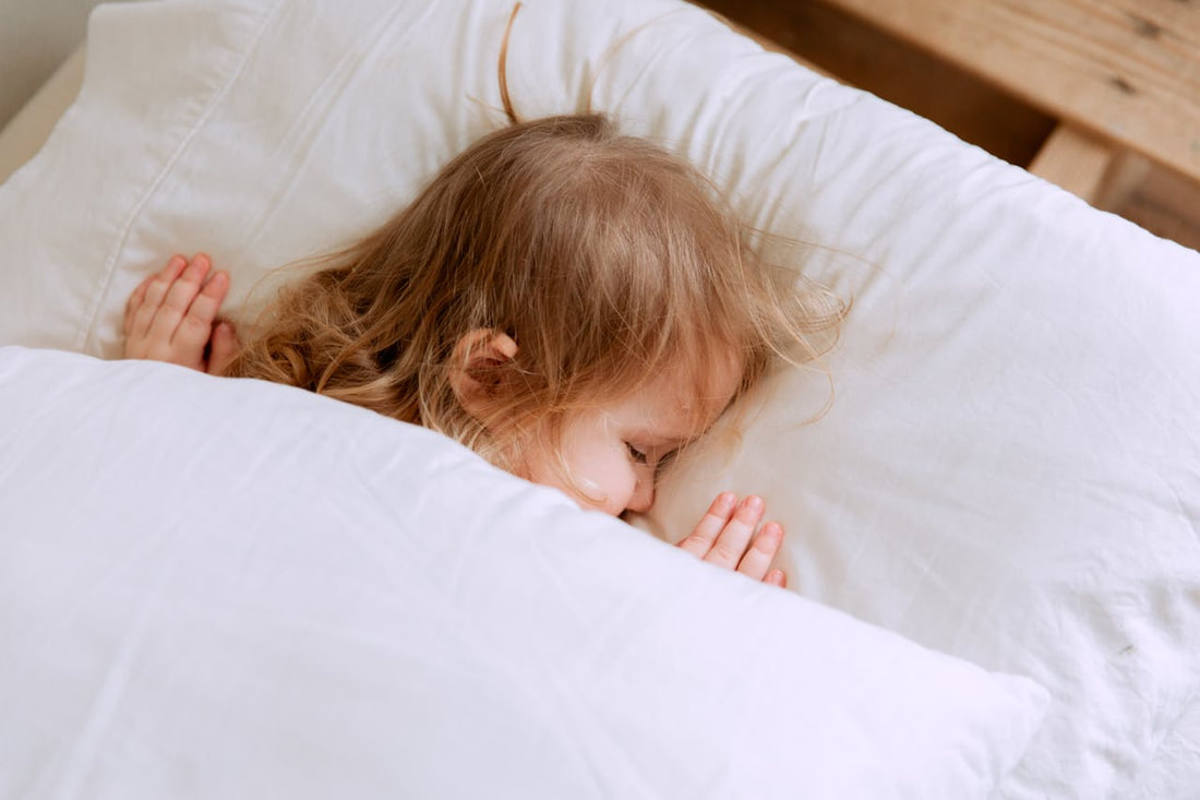 A toddler sleeping after moving from crib to bed
